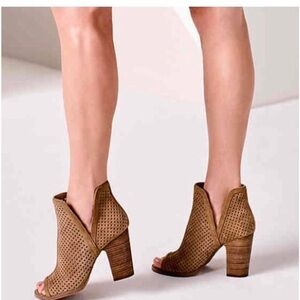 Lucky Brand Larise Tan Suede Leather Ankle Booties Size 8.5